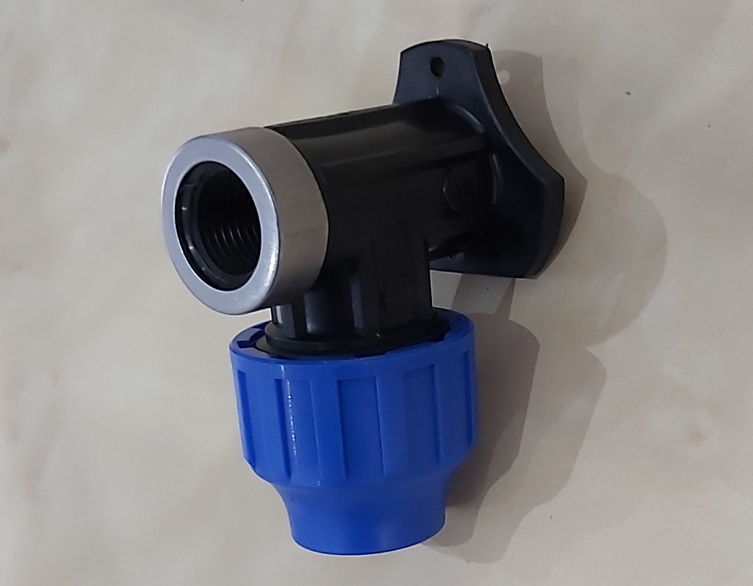 (Bild für) 20 mm PE-Wandwinkel 90° mit verstärkten Ring